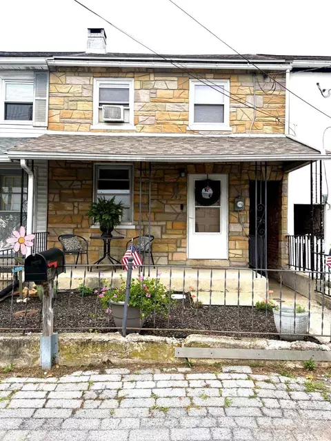 153 Spring Garden St, Leesport, PA 19533