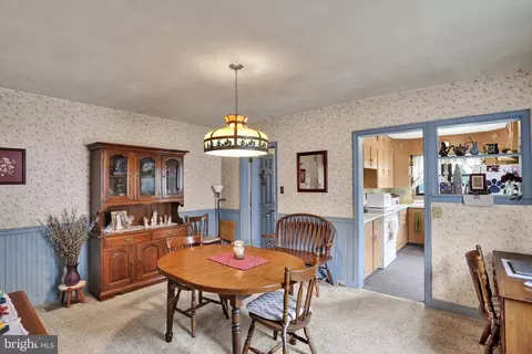 Dining - 476 S Wyomissing Ave, Reading, PA 19607 photo 2 of 3