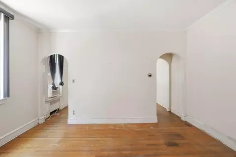 Living - 117 W Douglass St, Reading, PA 19601 photo 3 of 4