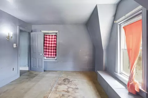 Bedroom - 117 W Douglass St, Reading, PA 19601 photo 5 of 7