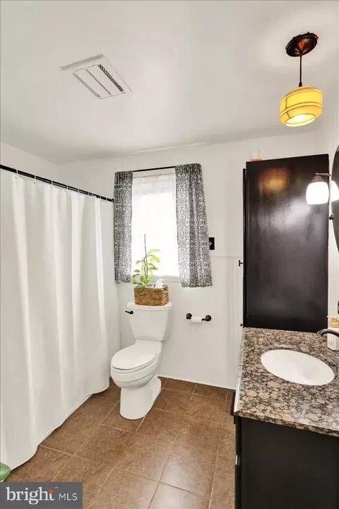 Bath - 2314 Reading Blvd, Reading, PA 19609 photo 2 of 3
