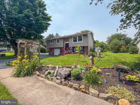108 Maple Dr, Morgantown, PA 19543
