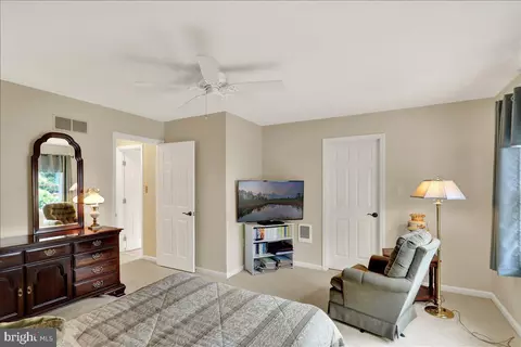 Bedroom - 200 Sturbridge Dr, Wyomissing, PA 19610 photo 3 of 8