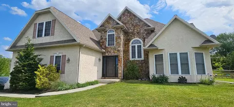 302 Chris Dr, Lenhartsville, PA 19534