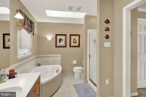 Bath - 237 New Castle Dr, Reading, PA 19607 photo 2 of 4