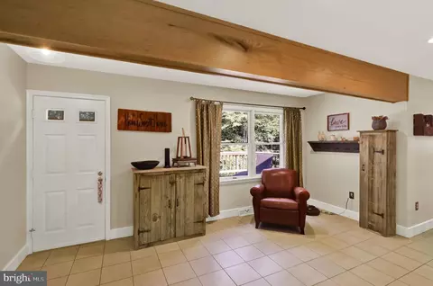 Entry Way - 237 New Castle Dr, Reading, PA 19607 photo 3 of 5