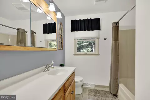 Bath - 237 New Castle Dr, Reading, PA 19607 photo 4 of 4