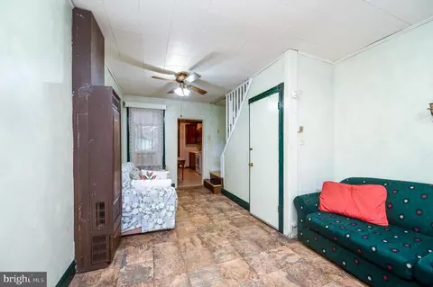 Entry Way - 641 Clinton St, Reading, PA 19601 photo 2 of 10
