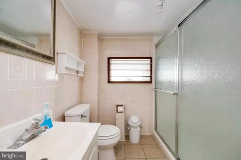 Bath - 641 Clinton St, Reading, PA 19601 photo 2 of 2