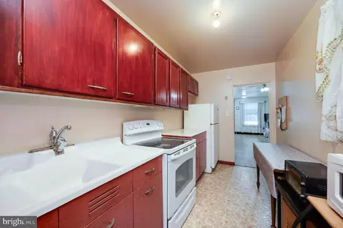 Entry Way - 641 Clinton St, Reading, PA 19601 photo 5 of 10