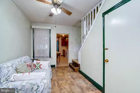 Entry Way - 641 Clinton St, Reading, PA 19601 photo 3 of 10