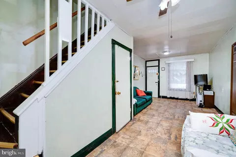 Entry Way - 641 Clinton St, Reading, PA 19601 photo 4 of 10