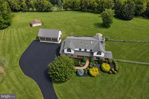 24 Lehmann Dr, Douglassville, PA 19518