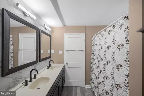 Bath - 517 Wellington Ave, Reading, PA 19609 photo 3 of 3