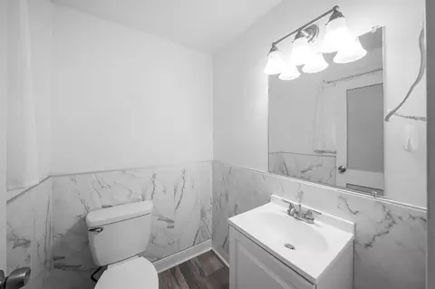 Bath - 517 Wellington Ave, Reading, PA 19609 photo 1 of 3