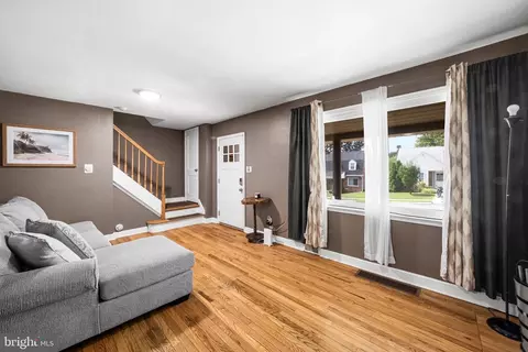 Living - 517 Wellington Ave, Reading, PA 19609 photo 2 of 2