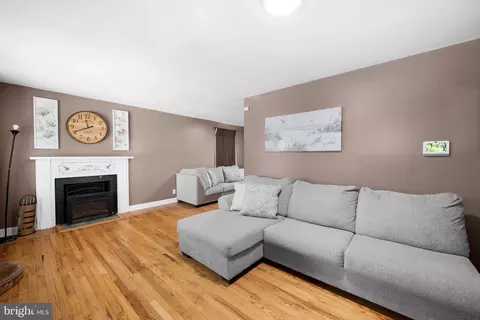 Living - 517 Wellington Ave, Reading, PA 19609 photo 1 of 2