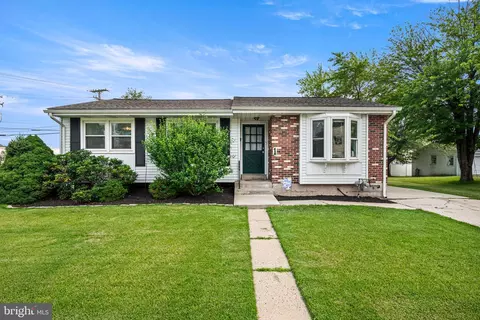 1 Maplewood Ct, Douglassville, PA 19518