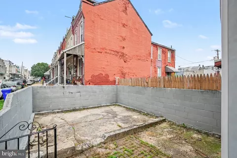 Exterior - 929 Pike St, Reading, PA 19604 photo 3 of 4