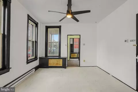 Living - 929 Pike St, Reading, PA 19604 photo 3 of 5