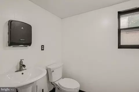 Bath - 929 Pike St, Reading, PA 19604 photo 1 of 3