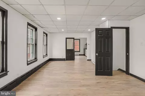 Living - 929 Pike St, Reading, PA 19604 photo 4 of 5