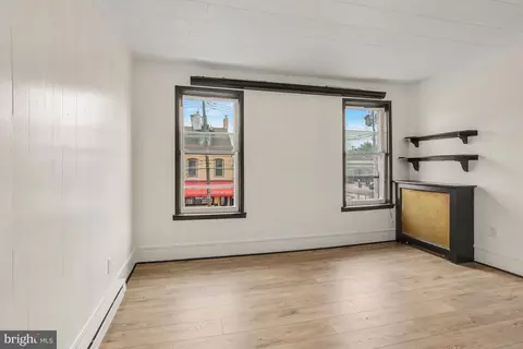 Living - 929 Pike St, Reading, PA 19604 photo 5 of 5