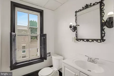 Bath - 929 Pike St, Reading, PA 19604 photo 3 of 3