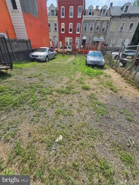 235 Cedar St, Reading, PA 19601 photo 2