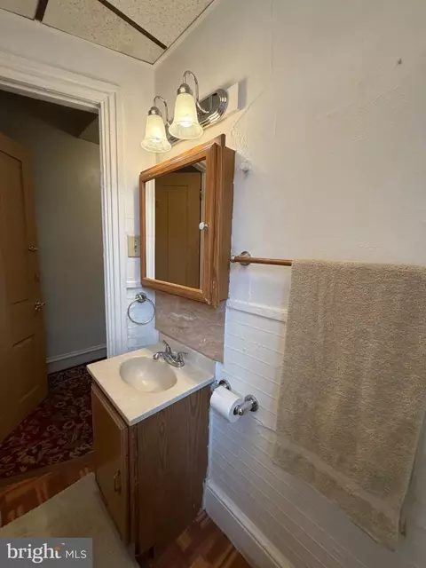 Bath - 1049 Oley St, Reading, PA 19604 photo 2 of 2
