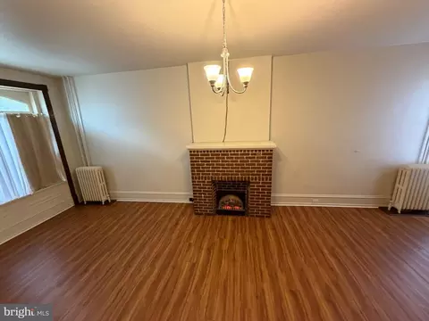 Living - 1049 Oley St, Reading, PA 19604 photo 4 of 6