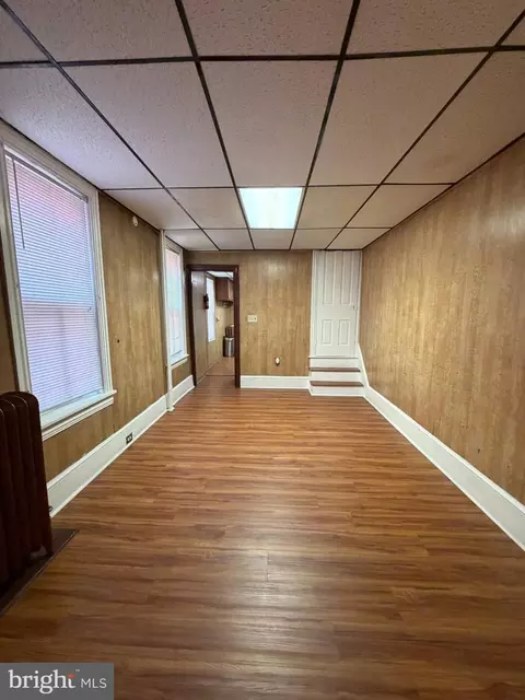 Living - 1049 Oley St, Reading, PA 19604 photo 5 of 6