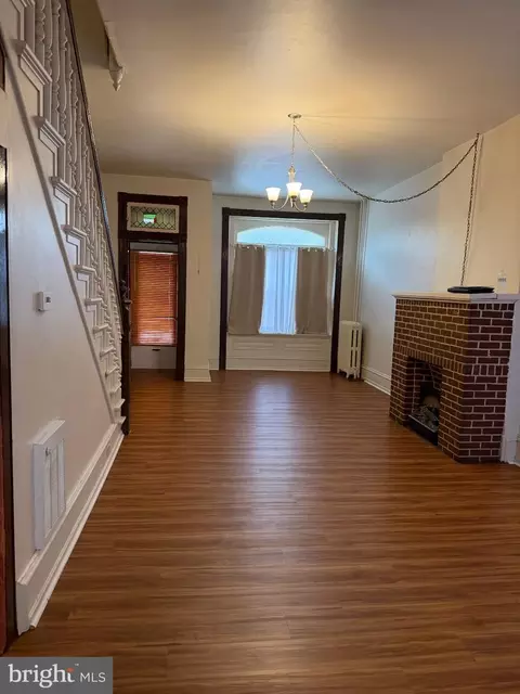 Living - 1049 Oley St, Reading, PA 19604 photo 3 of 6