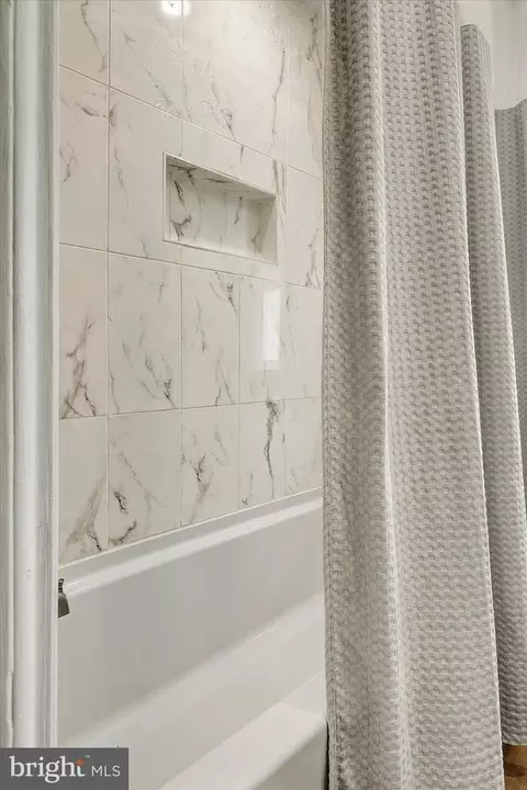 Bath - 1514 Liberty Ave, Reading, PA 19607 photo 2 of 2