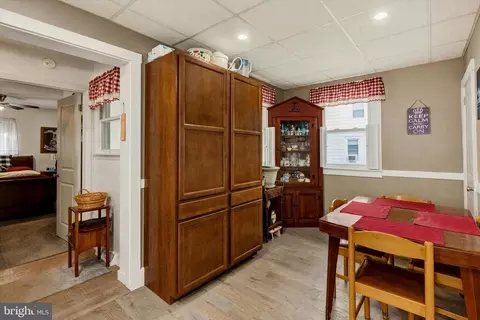 Entry Way - 1514 Liberty Ave, Reading, PA 19607 photo 4 of 7