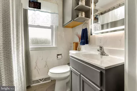 Bath - 1514 Liberty Ave, Reading, PA 19607 photo 1 of 2
