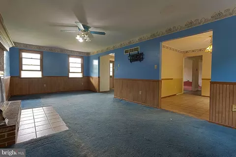 Living - 406 Miller Rd, Reading, PA 19608 photo 2 of 4
