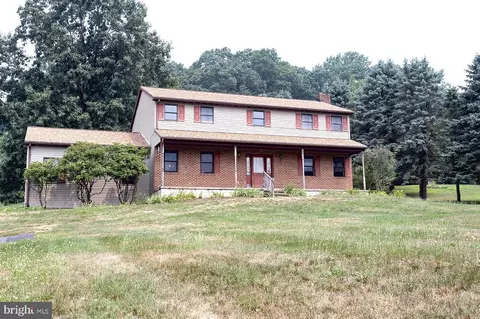 Exterior - 406 Miller Rd, Reading, PA 19608 photo 2 of 7