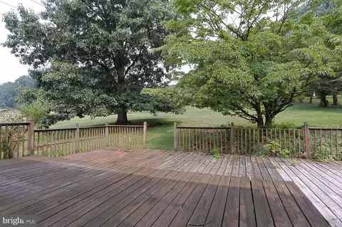 Exterior - 406 Miller Rd, Reading, PA 19608 photo 5 of 7