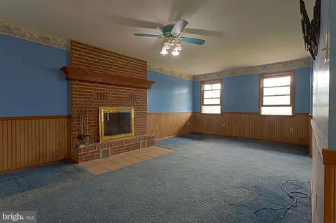 Living - 406 Miller Rd, Reading, PA 19608 photo 3 of 4