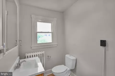 Bath - 531 Weiser St, Reading, PA 19601 photo 1 of 4