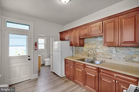 Entry Way - 531 Weiser St, Reading, PA 19601 photo 1 of 14