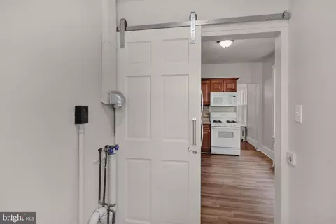 Entry Way - 531 Weiser St, Reading, PA 19601 photo 3 of 14