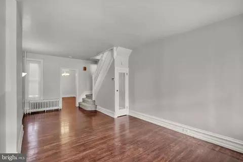 Living - 531 Weiser St, Reading, PA 19601 photo 2 of 4