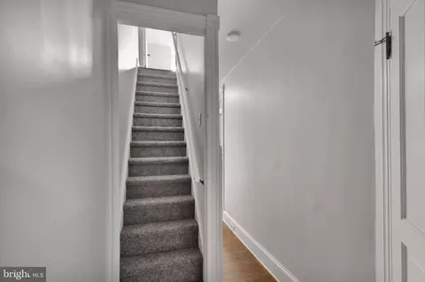 Entry Way - 531 Weiser St, Reading, PA 19601 photo 6 of 14