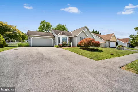 114 Hill Rd, Blandon, PA 19510