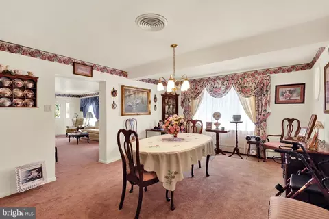 Dining - 1221 Broadway Blvd, Reading, PA 19607 photo 2 of 3