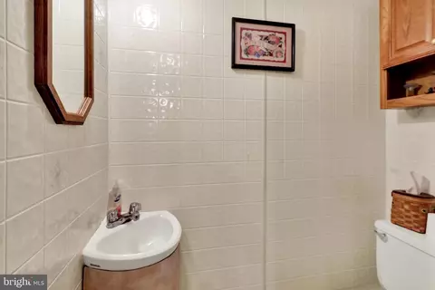 Bath - 1221 Broadway Blvd, Reading, PA 19607 photo 3 of 4
