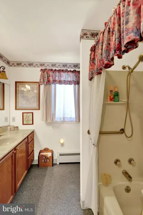 Bath - 1221 Broadway Blvd, Reading, PA 19607 photo 2 of 4
