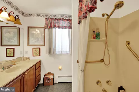 Bath - 1221 Broadway Blvd, Reading, PA 19607 photo 1 of 4